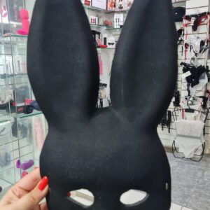 Mascara de conejo negro