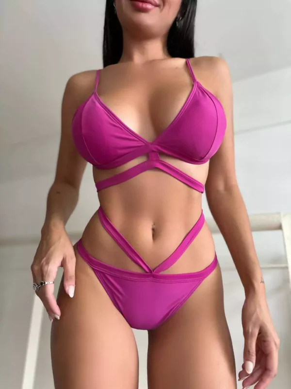 Bikini Granadina tiras en el corpiño y colaless.