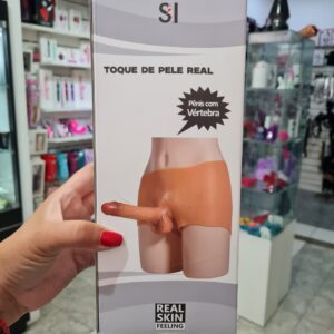 Arnes con protesis integrada realistica